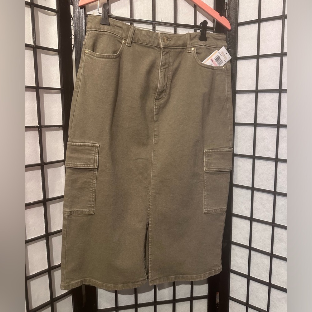 New Knee Length MK Olive Color Skirt With Front Split
